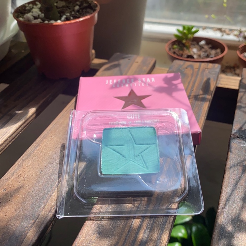 🦋$3 in Bundle🦋 Jeffree Star Single Shadow in Cute